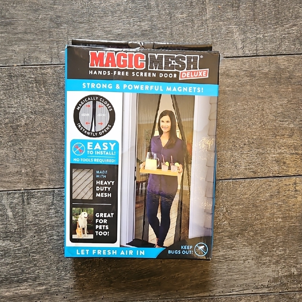 Magic Mesh Hands-Free Screen Door